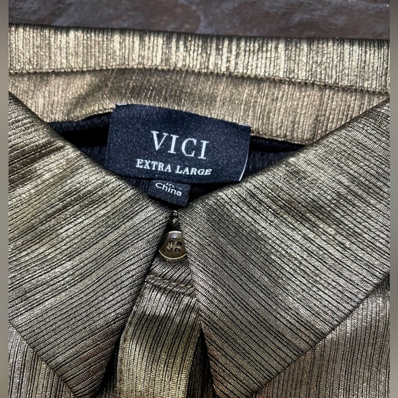 NEVER WORN Vici Raquel Metallic Button Down Blouse Too in Gold Sz XL - Picture 12 of 12